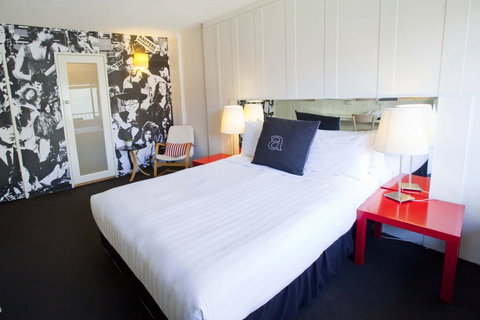 Punt Road Apartment Hotel - Whitsundays Accommodation 1