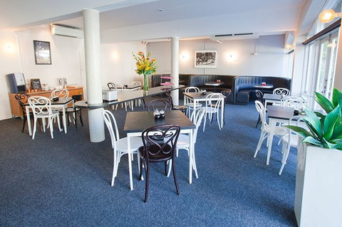 Punt Road Apartment Hotel - Whitsundays Accommodation 2