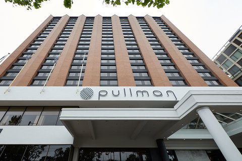 Pullman Melbourne on the Park - Whitsundays Accommodation 0