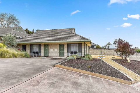 Comfort Inn The Lakes - Whitsundays Accommodation 2