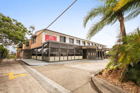 Camp Hill Hotel - Whitsundays Accommodation 0