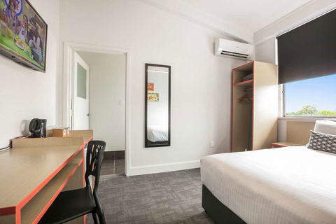 Camp Hill Hotel - Whitsundays Accommodation 2
