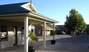 Country Gardens Motor Inn - Whitsundays Accommodation 0