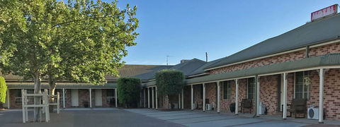 Country Gardens Motor Inn - Whitsundays Accommodation 1
