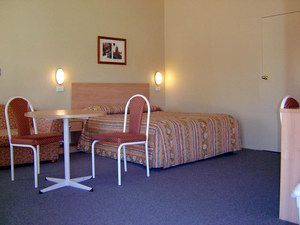 Country Gardens Motor Inn - Whitsundays Accommodation 2