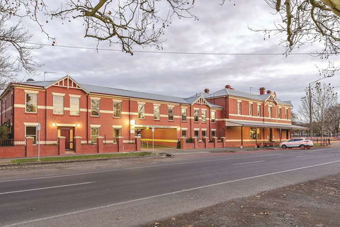 Lake Inn Ballarat - Whitsundays Accommodation 1