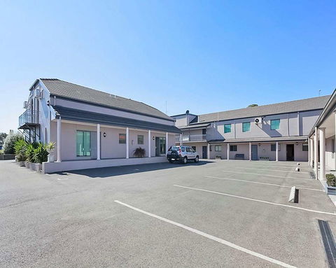Quality Inn & Suites Menzies - Whitsundays Accommodation 2