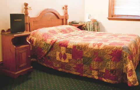 O'Malleys Hotel - Whitsundays Accommodation 1