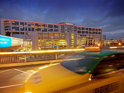 PARKROYAL Melbourne Airport - Whitsundays Accommodation 0
