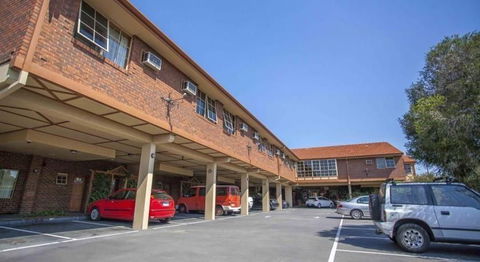 St Georges Motor Inn - Whitsundays Accommodation 2