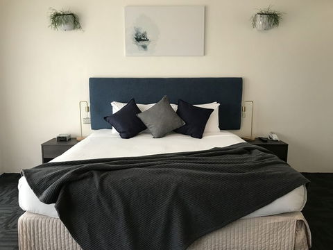 The Clan Lakeside Lodge - Whitsundays Accommodation 1