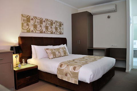 Quality Suites Fremantle - Whitsundays Accommodation 1