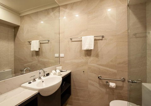 Burke & Wills Hotel - Whitsundays Accommodation 2