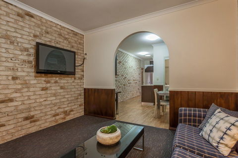 Highlander Motor Inn - Whitsundays Accommodation 1
