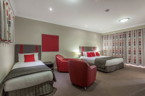 Platinum International - Whitsundays Accommodation 0
