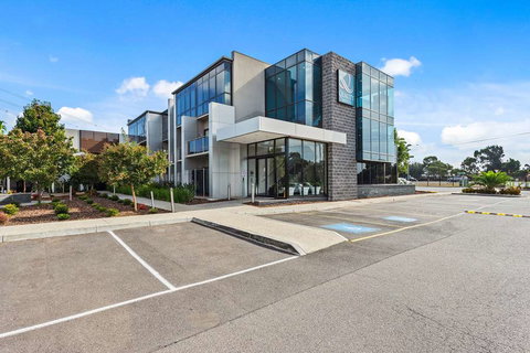 Quality Inn Taylors Lakes Motel - Whitsundays Accommodation 1