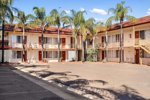 Econo Lodge Griffith Motor Inn - Whitsundays Accommodation 2
