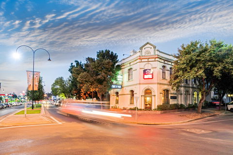 Prince Of Wales Motor Inn - Whitsundays Accommodation 0