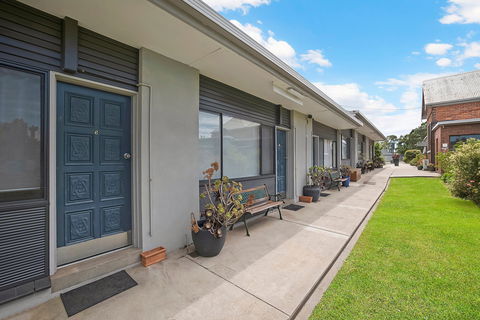 Hamilton Lakeside Motel - Whitsundays Accommodation 0