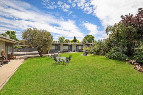 Hamilton Lakeside Motel - Whitsundays Accommodation 1