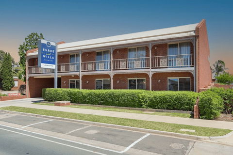 Burke & Wills Motor Inn - Whitsundays Accommodation 0