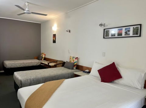 Ayr Traveller's Motel - Whitsundays Accommodation 12