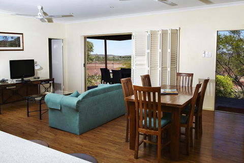 Kimberley Hotel - Whitsundays Accommodation 2