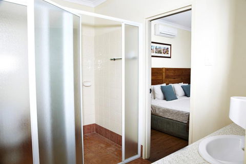 Kimberley Hotel - Whitsundays Accommodation 4