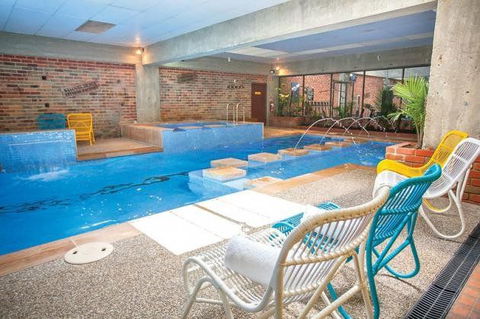 Sovereign Park Motor Inn - Whitsundays Accommodation 8