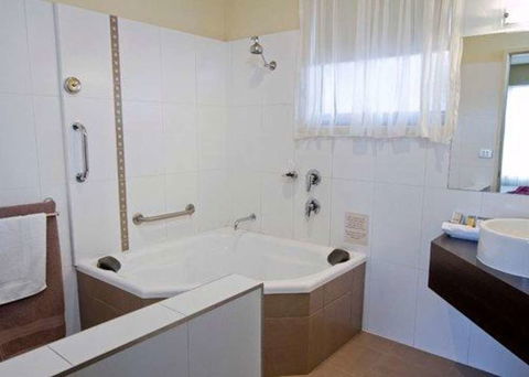 Comfort Inn & Suites City Views - Whitsundays Accommodation 6