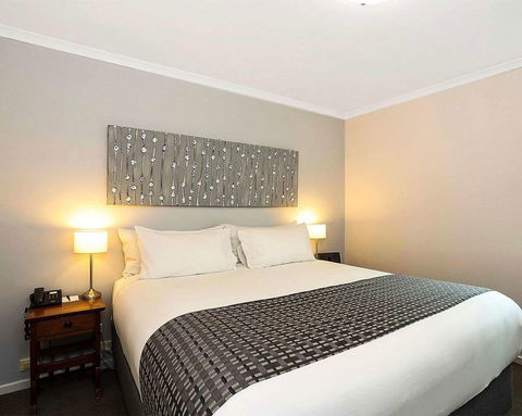 Quality Inn & Suites Menzies - Whitsundays Accommodation 4