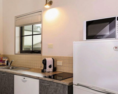 Quality Inn & Suites Menzies - Whitsundays Accommodation 7