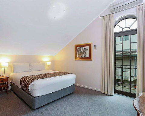 Quality Inn & Suites Menzies - Whitsundays Accommodation 8