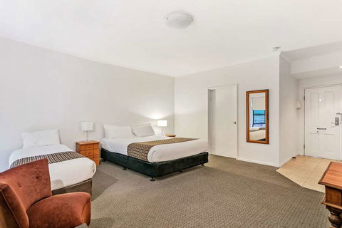 Quality Inn & Suites Menzies - Whitsundays Accommodation 16