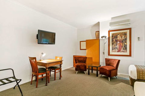 Quality Inn & Suites Menzies - Whitsundays Accommodation 17