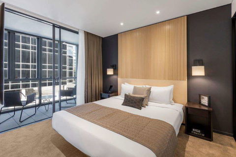 SKYE Suites Sydney - Whitsundays Accommodation 3
