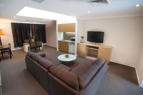 Ramada Hotel & Suites Sydney Cabramatta - Whitsundays Accommodation 8