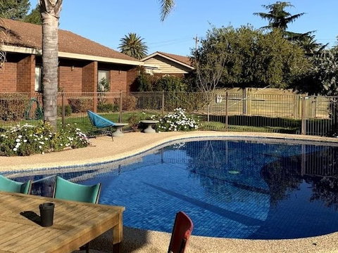 Kingswood Motel - Whitsundays Accommodation 1