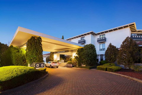 Ramada by Wyndham Diplomat Canberra - Whitsundays Accommodation 0