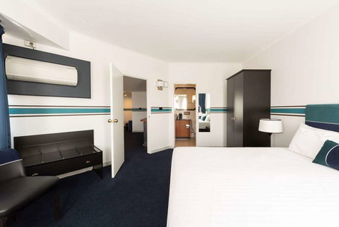 Ramada by Wyndham Diplomat Canberra - Whitsundays Accommodation 2