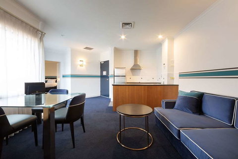 Ramada by Wyndham Diplomat Canberra - Whitsundays Accommodation 8