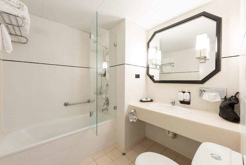 Ramada by Wyndham Diplomat Canberra - Whitsundays Accommodation 9