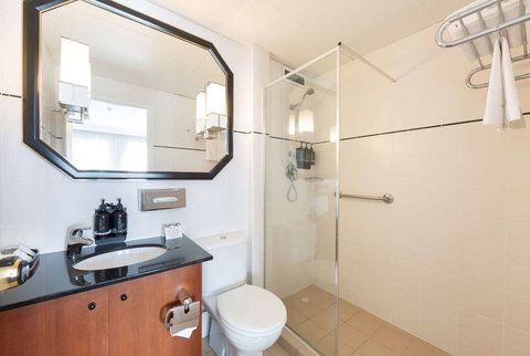 Ramada by Wyndham Diplomat Canberra - Whitsundays Accommodation 10