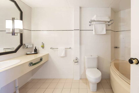 Ramada by Wyndham Diplomat Canberra - Whitsundays Accommodation 11
