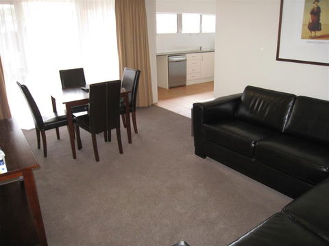 Forrest Hotel & Apartments - Whitsundays Accommodation 3