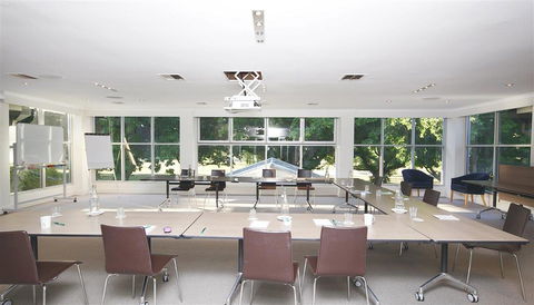 Forrest Hotel & Apartments - Whitsundays Accommodation 4