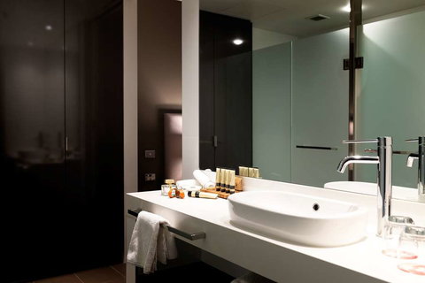 East Hotel - Whitsundays Accommodation 6