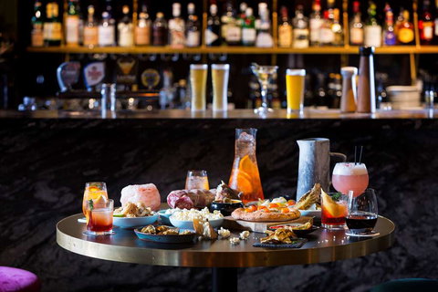 East Hotel - Whitsundays Accommodation 9