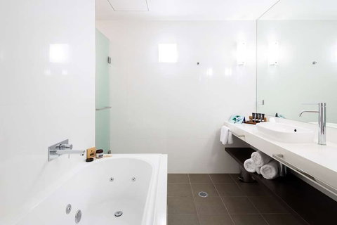 East Hotel - Whitsundays Accommodation 14