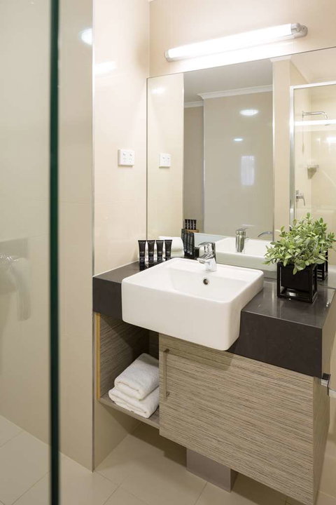 H on Smith Hotel - Whitsundays Accommodation 7